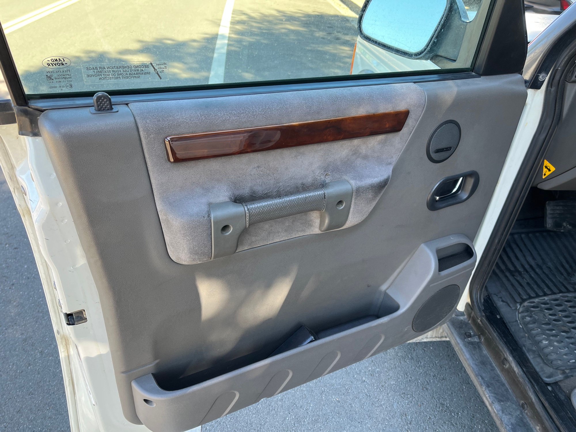 2000 Land Rover Discovery - 2000 Land Rover Discovery 2 SE7 - Used - VIN SALTY1540YA241322 - 203,000 Miles - 8 cyl - 4WD - Automatic - SUV - White - Castro Valley, CA 94552, United States