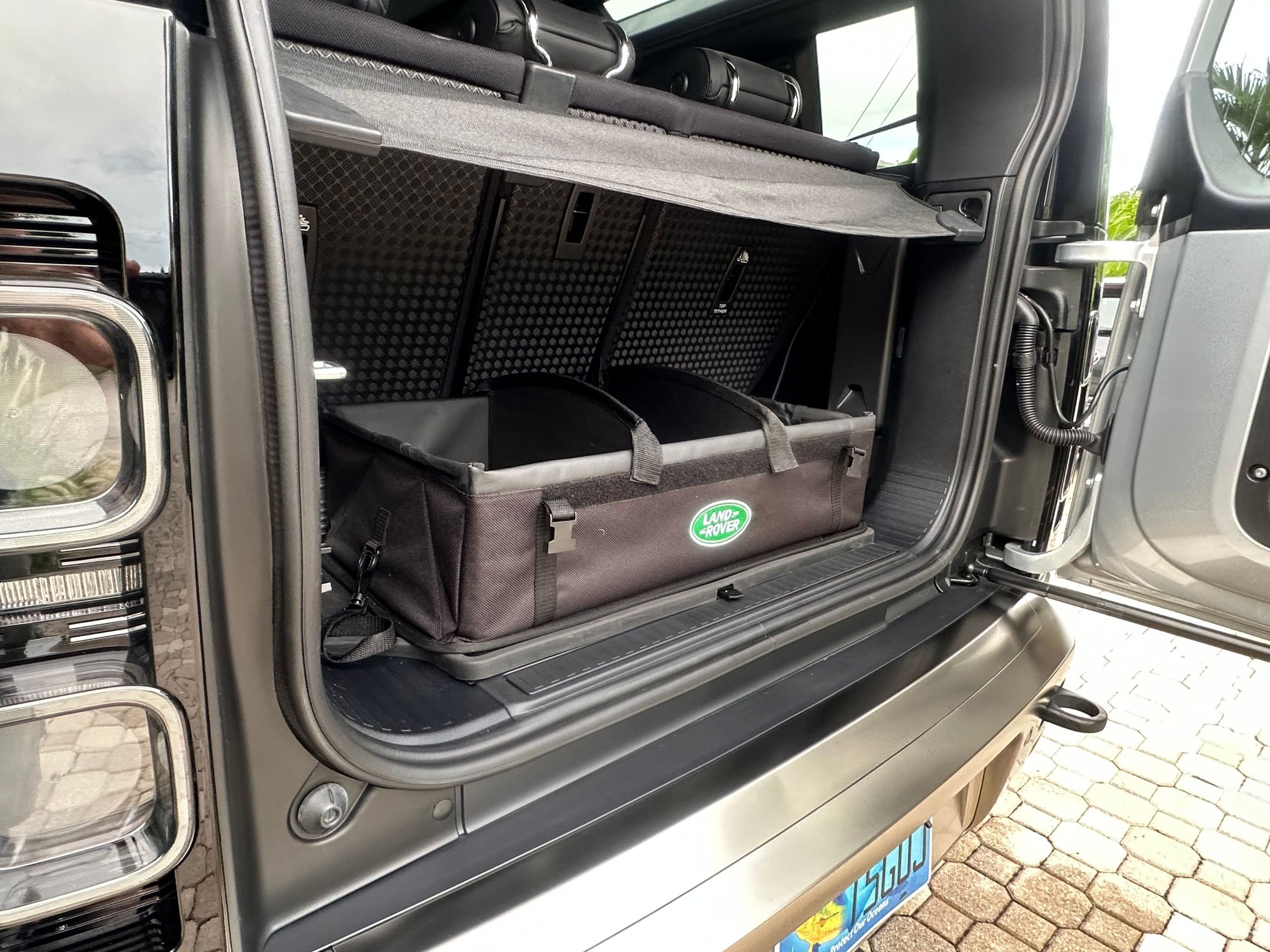 2021 Land Rover Defender - 2021 Defender 90X - Very low miles - Immaculate - Used - VIN SALEX6RU4M2052227 - 5,300 Miles - 6 cyl - SUV - Silver - Pompano Beach, FL 33062, United States