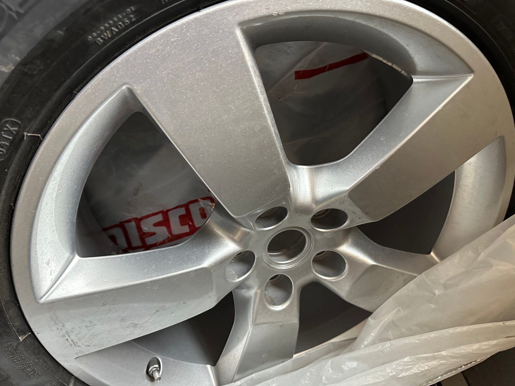 Wheels and Tires/Axles - 2023 Defender 110se, 5 20" OEM Wheels/Michelin X-Ice Snow tires with TPMS, 300 miles - Used - All Years  All Models - Carbondale, CO 81623, United States
