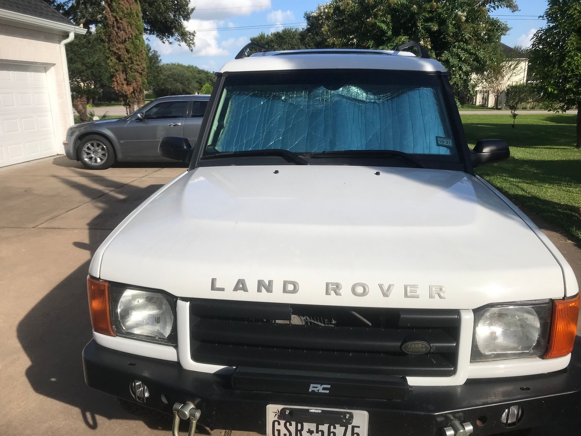 2002 Land Rover Discovery - Running Strong & Cool!!!! 2002 Discovery SE II Best Offer - Used - VIN SALTY12412A742781 - 248,774 Miles - 8 cyl - AWD - Automatic - SUV - White - Houston, TX 77496, United States