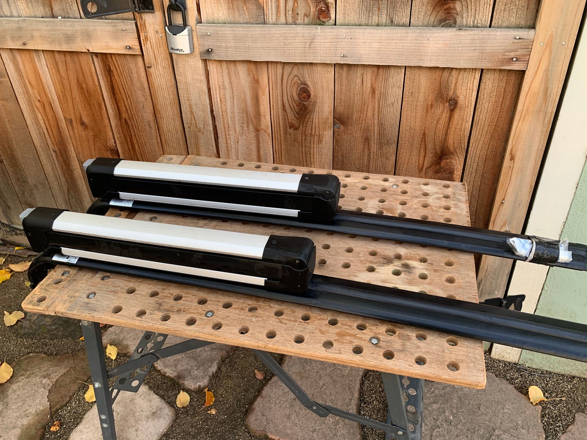 Accessories - Range Rover Cross Bar and Thule Ski (Snowboard) Rack (2003-2012) For Sale - Used - 2003 to 2012 Land Rover Range Rover - Sacramento, CA 95814, United States