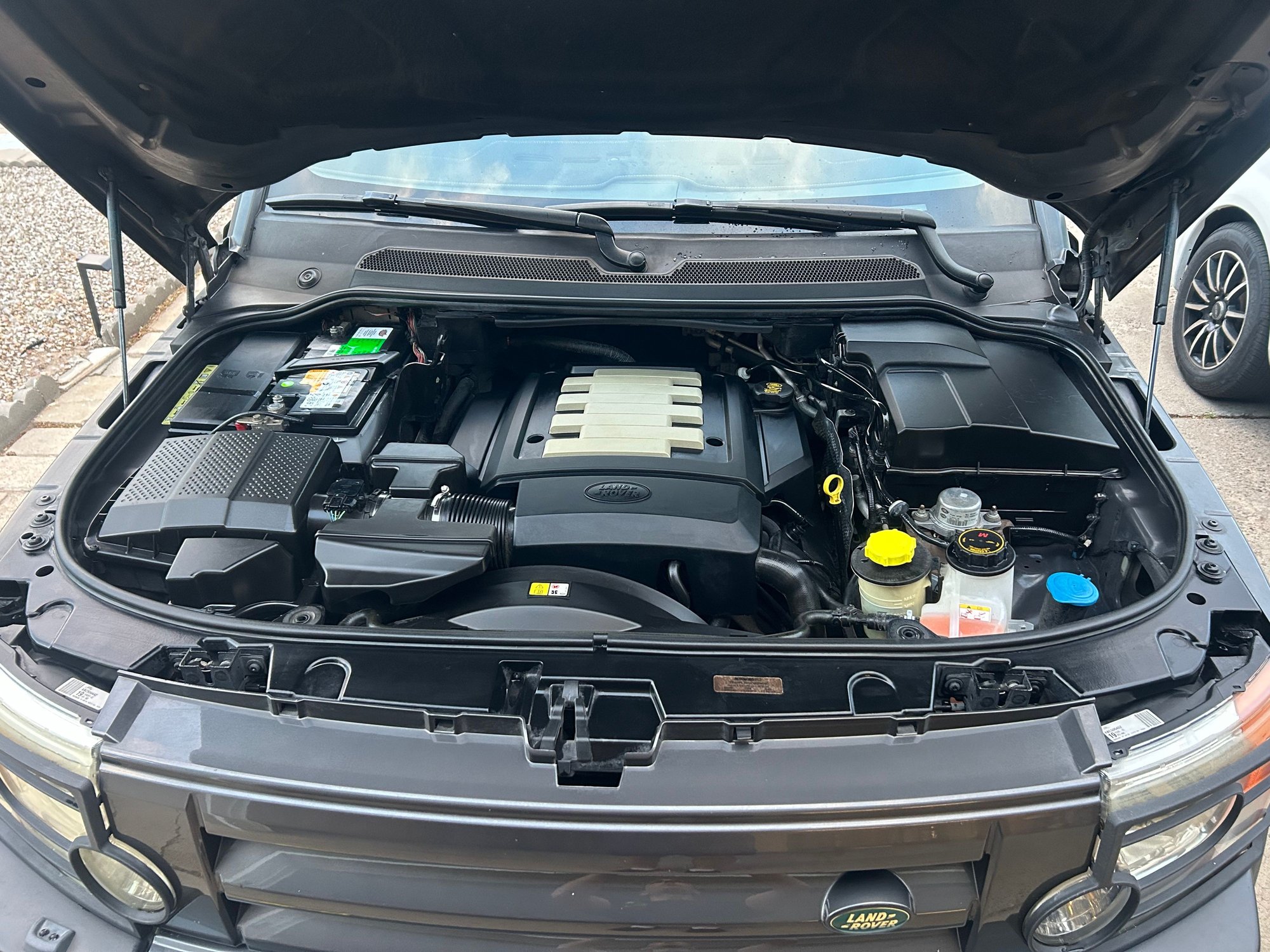 2006 Land Rover LR3 - 2006 lr3 hse - Used - VIN SALAG254X6A357513 - 181,000 Miles - 8 cyl - 4WD - Automatic - SUV - Gray - Albuquerque, NM 87112, United States