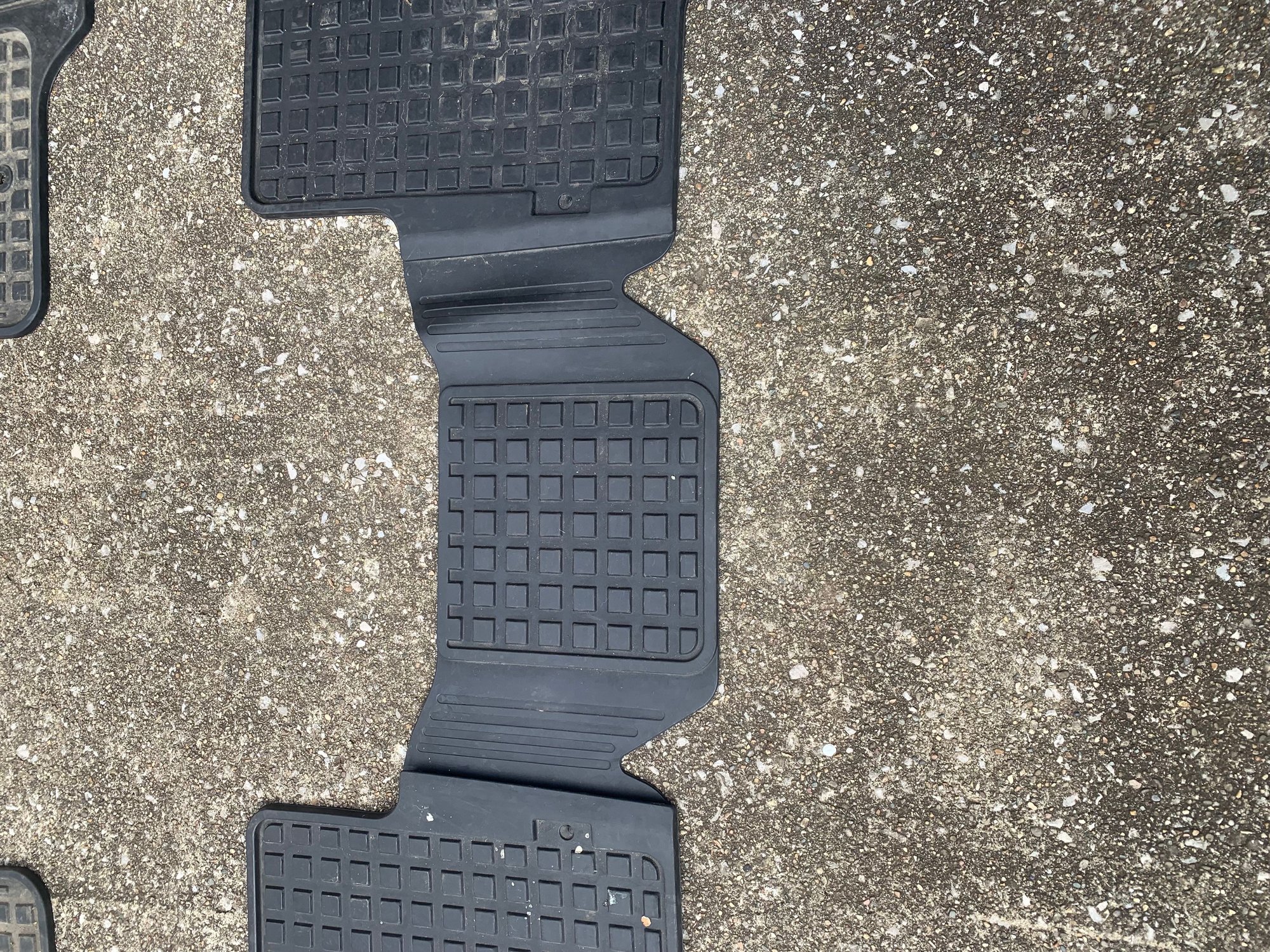 Accessories - LR4 Rubber OEM Mats - Used - 2010 to 2016 Land Rover LR4 - Winchester, KY 40391, United States