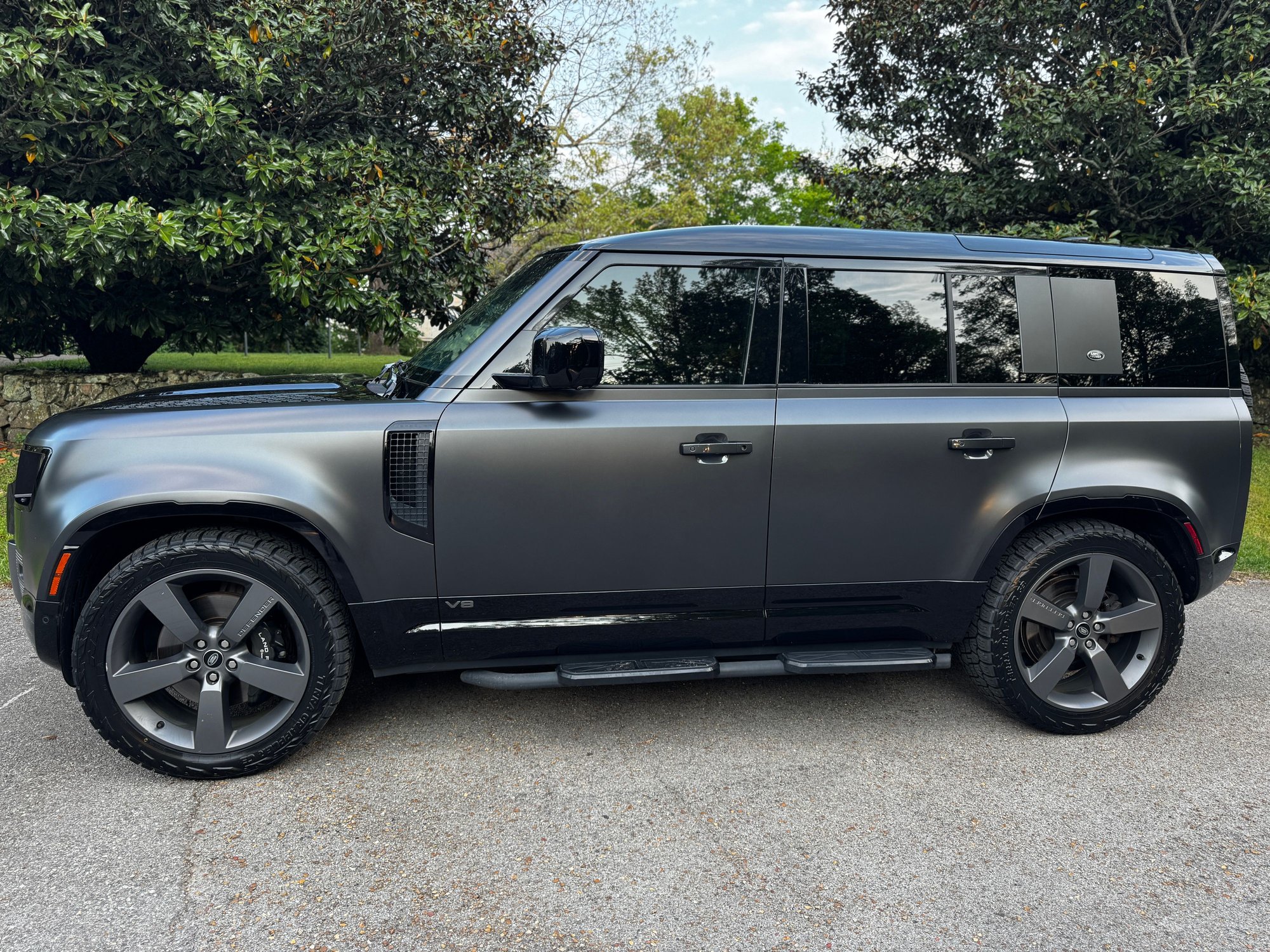 2023 Defender 110 V8 on Nitto Terra Grappler G3 285/45R22