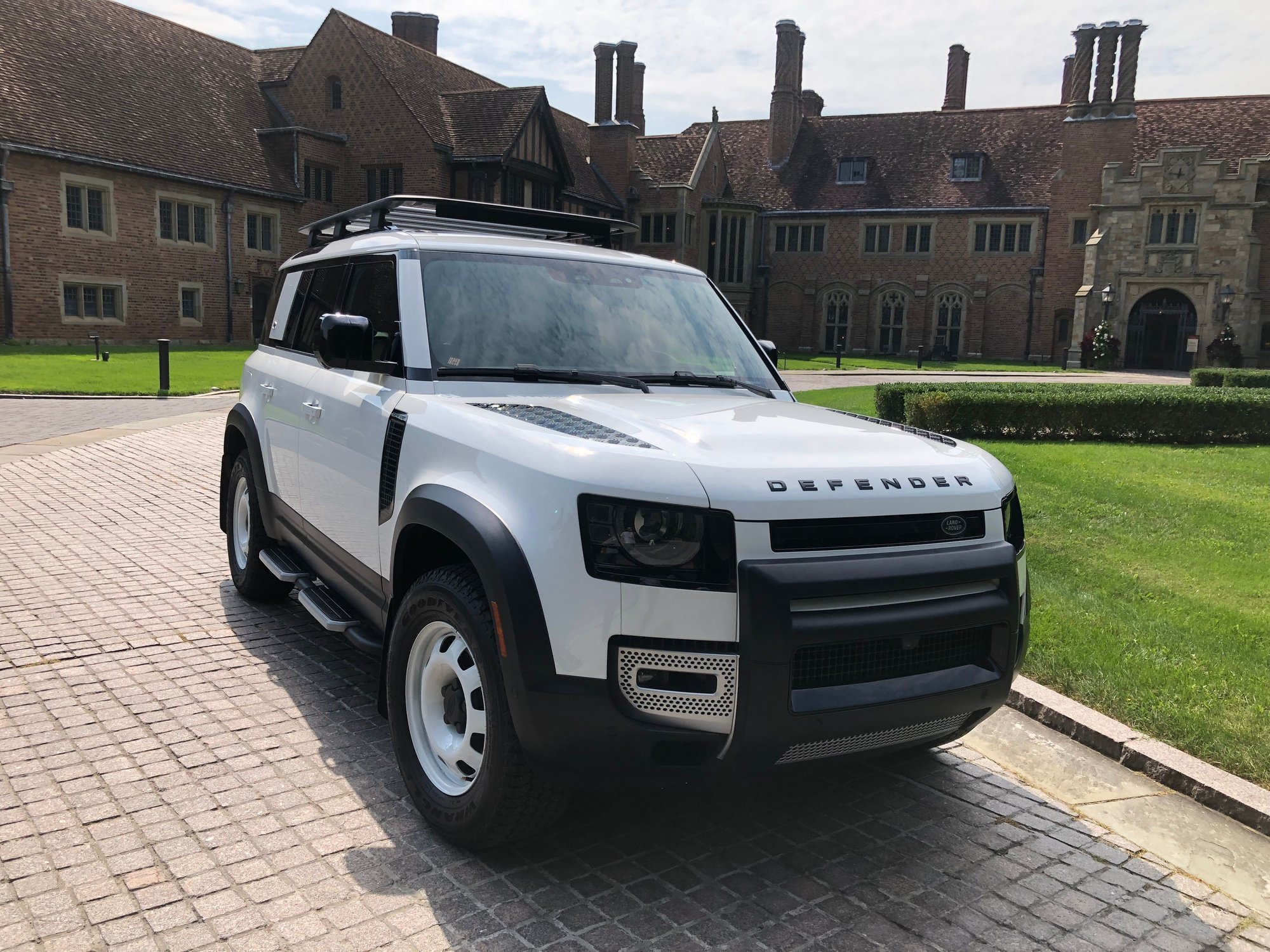 2023 Land Rover Defender - 2023 Land Rover Defender 30th anniversary for sale! - Used - VIN salej7ex3p2113336 - 14,500 Miles - 4 cyl - 4WD - Automatic - SUV - White - Rochester Hills, MI 48309, United States