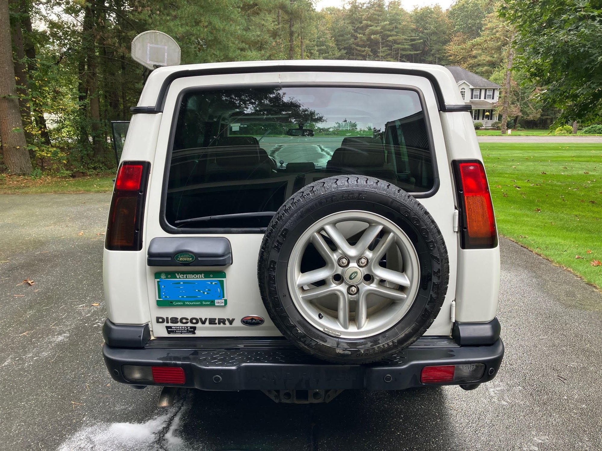 2004 Land Rover Discovery - 2004 Land  Rover Discovery SE Trail - Used - VIN SALTY19464A850175 - 169,500 Miles - 8 cyl - 4WD - Automatic - SUV - White - Easthampton, MA 01027, United States