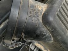 Crack in air filter box clip - this is the one and only clip as the other is broken off 