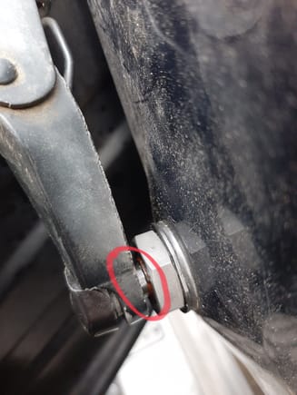 Gap between wiper arm cap and spindle nut ?