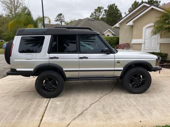 Back end a little higher with the spacer. Time to upgrade to 33’s?