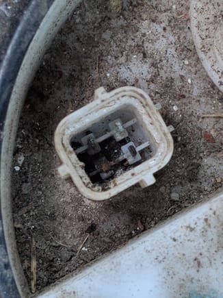 You can see the pin is missing in lower left corner as it is stuck inside the connector from previous pic