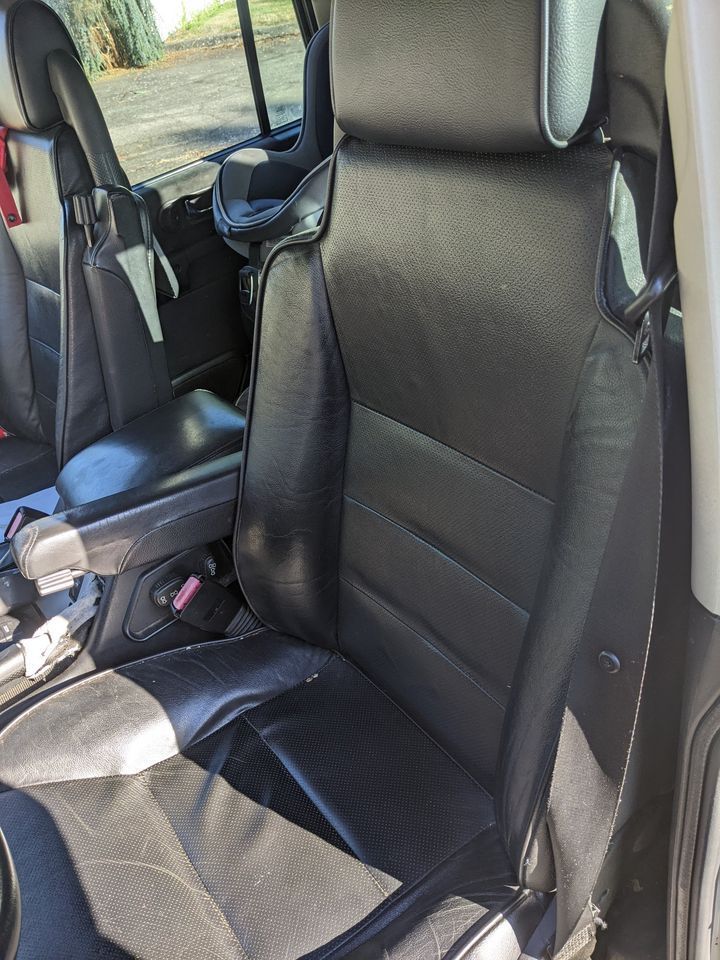 2003 Land Rover Discovery - 2003 Land Rover Discovery 2 HSE - $2000 OBO - Used - VIN SALTR16423A773160 - 8 cyl - AWD - Automatic - Silver - Eugene, OR 97401, United States