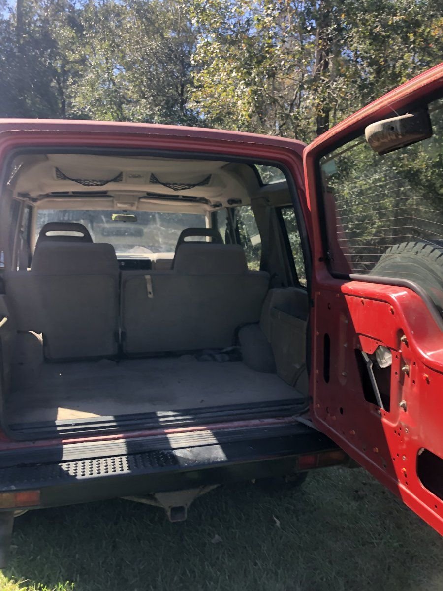 1995 Land Rover Discovery - 1995 d1 sd - Used - VIN SALJN1245SA145729 - 114,000 Miles - 8 cyl - AWD - Automatic - SUV - Red - Magnolia, TX 77354, United States