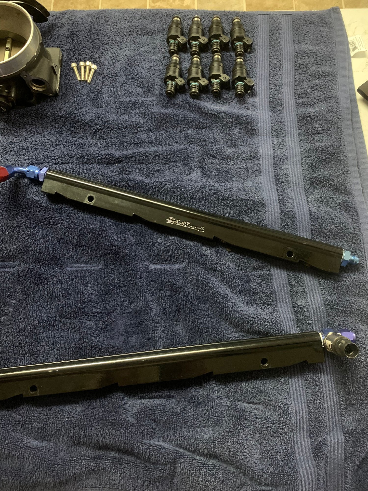  - Edelbrock Vic jr, fuel rails, 90mm throttle body, racetronix 42lb injectors - Jacksonville, FL 32224, United States