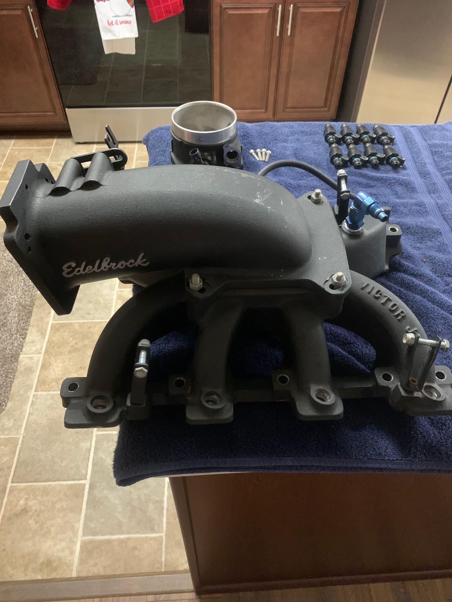  - Edelbrock Vic jr, fuel rails, 90mm throttle body, racetronix 42lb injectors - Jacksonville, FL 32224, United States