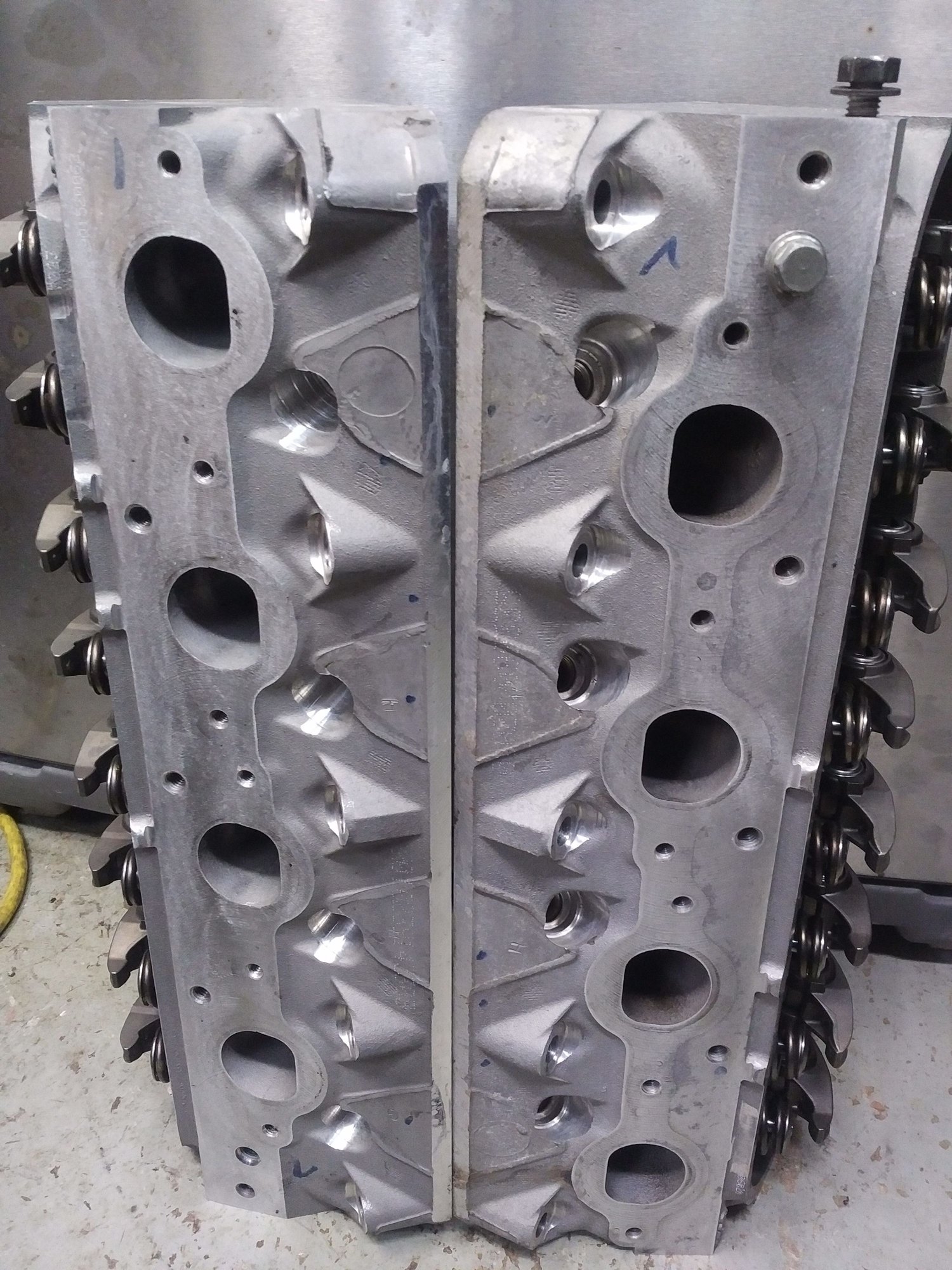 LS3 821 Heads w/ Rockers, Hollow Int. Valves, Inconel Exh Valves, Solid