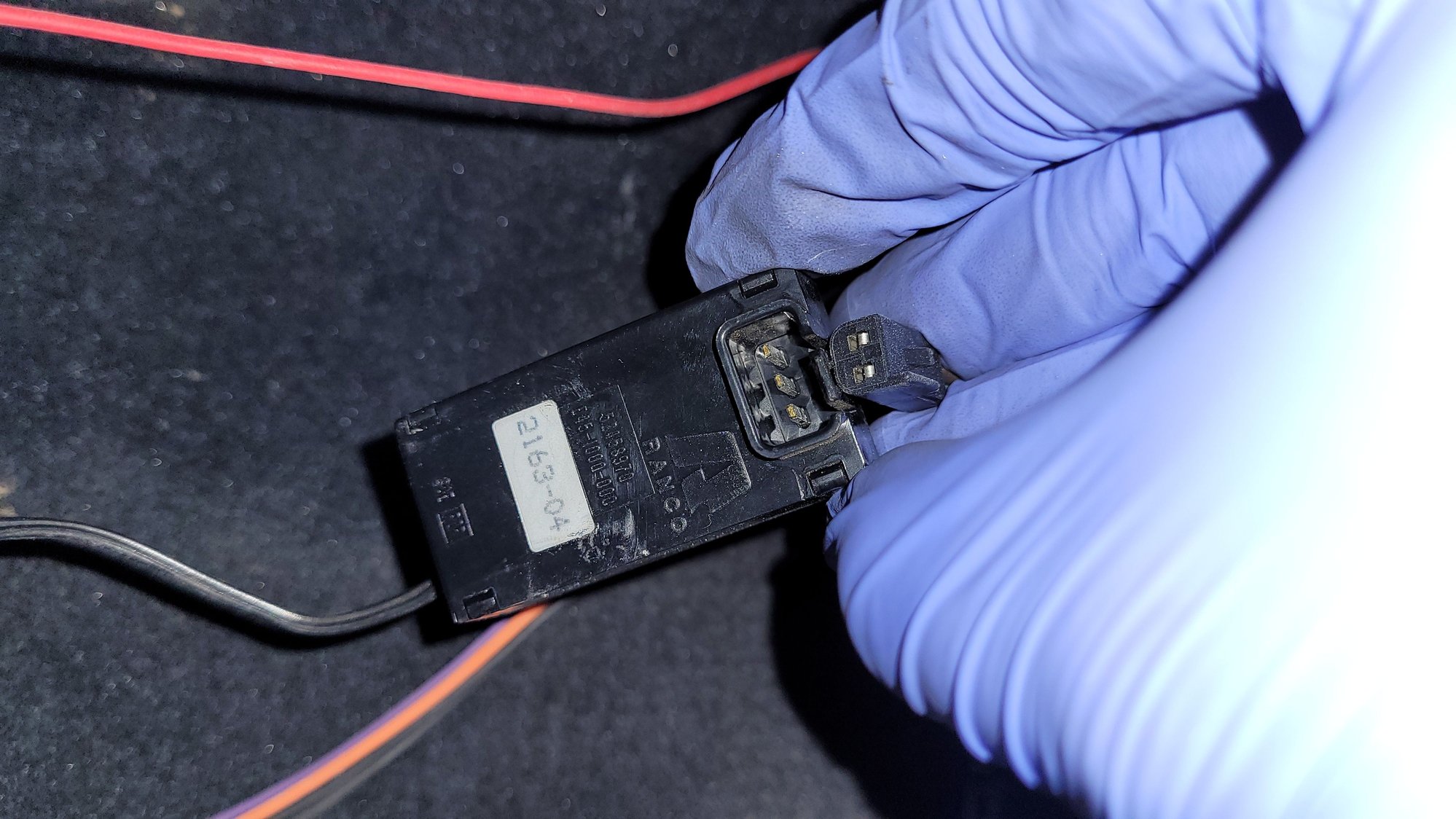 Evaporator temperature sensor is 3pin, wire connector is 2 pin