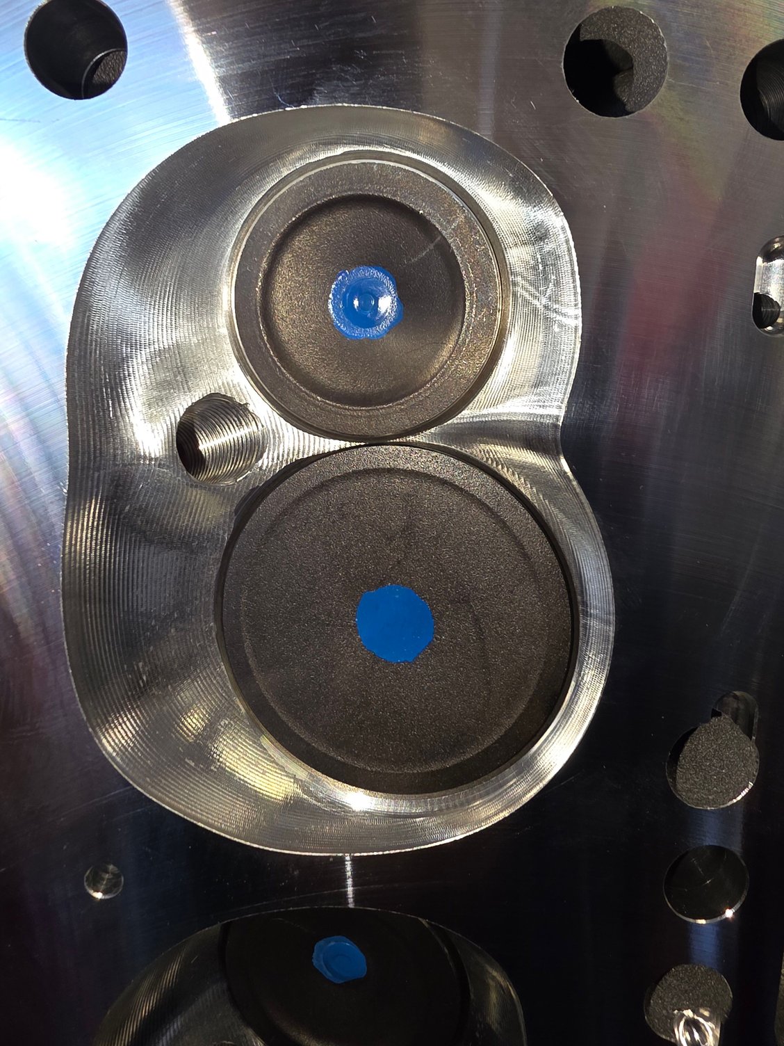 Canted valve combustion chamber