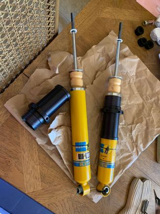 You can see the required groove that MM cut into the Bilstein’s body. It cuts across the blue sticker on the left damper.