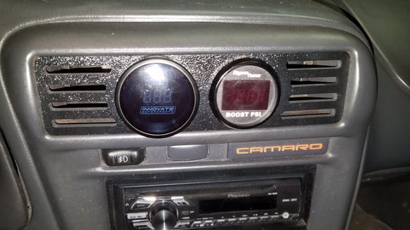 Boost and wideband gauges in the dash while keeping AC.