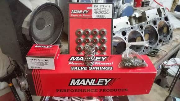 The new shiny valve springs, locks, retainers. Pricey but could definitely feel weight diffrence from the old comp cam springs and retainers. They should be the bad boys in the market and it showed with the results too.