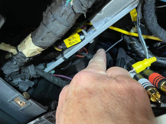 Only this one wire?!?!?  Something else isn't connected!