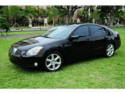 Sold 05 Maxima SE