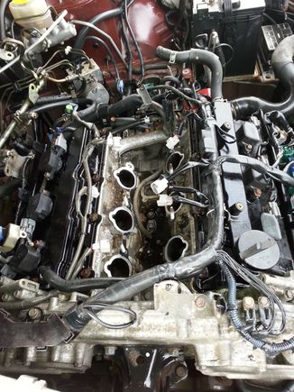 Upper/plenum and lower off. Down in the center is the knock sensor. It was flooded out, full of debris. No doubt that was a source of problems for pinging, ticking, etc.