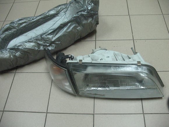 2 Piece Head Light and Indicator
OEM Nissan
US$50 for the pair + postage