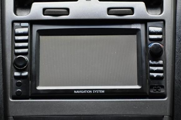 the functions work when you press the screen but, the screen dosent show anything.