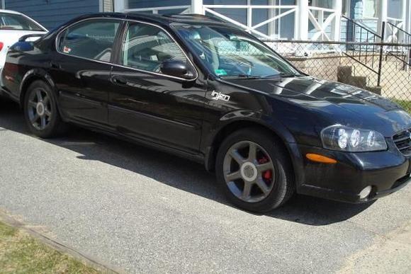 with new gunmetal rims that i painted and brake calipers 
yeah lol my baby need a lito washing