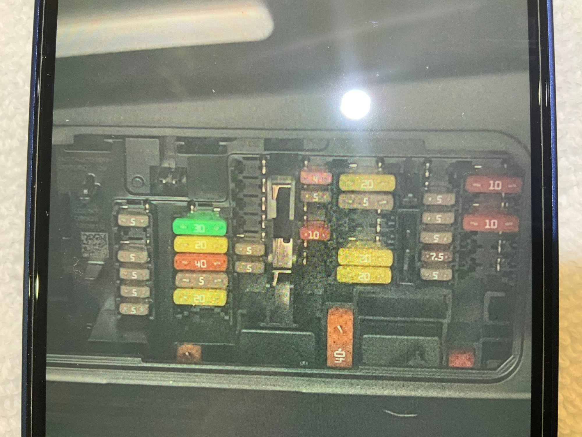 What is fuse for trunk light and glove light? Country man S 2018 Mini