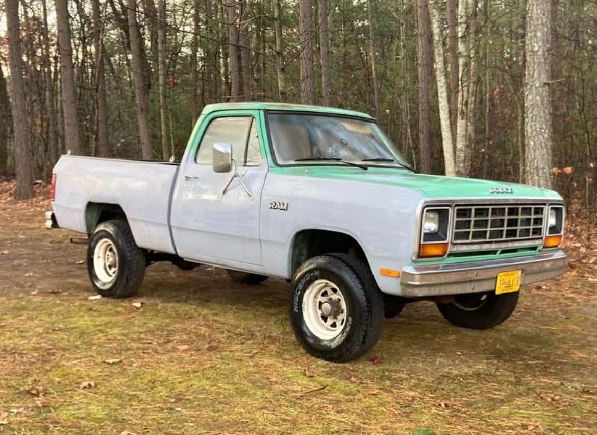 This is my 85 W150. 225 leaning tower of power, NP-435 4 speed, 136k miles. Was an old Forestry Service truck. My plans for this one is a cool 80s styled truck, front police style push bar, roll bar in the back with KC lights, CB antennas coming off the roll bar. Truck needs some body work but I am going to try my hand a painting, obviously gonna paint it the same forestry green cause its a beautiful color.