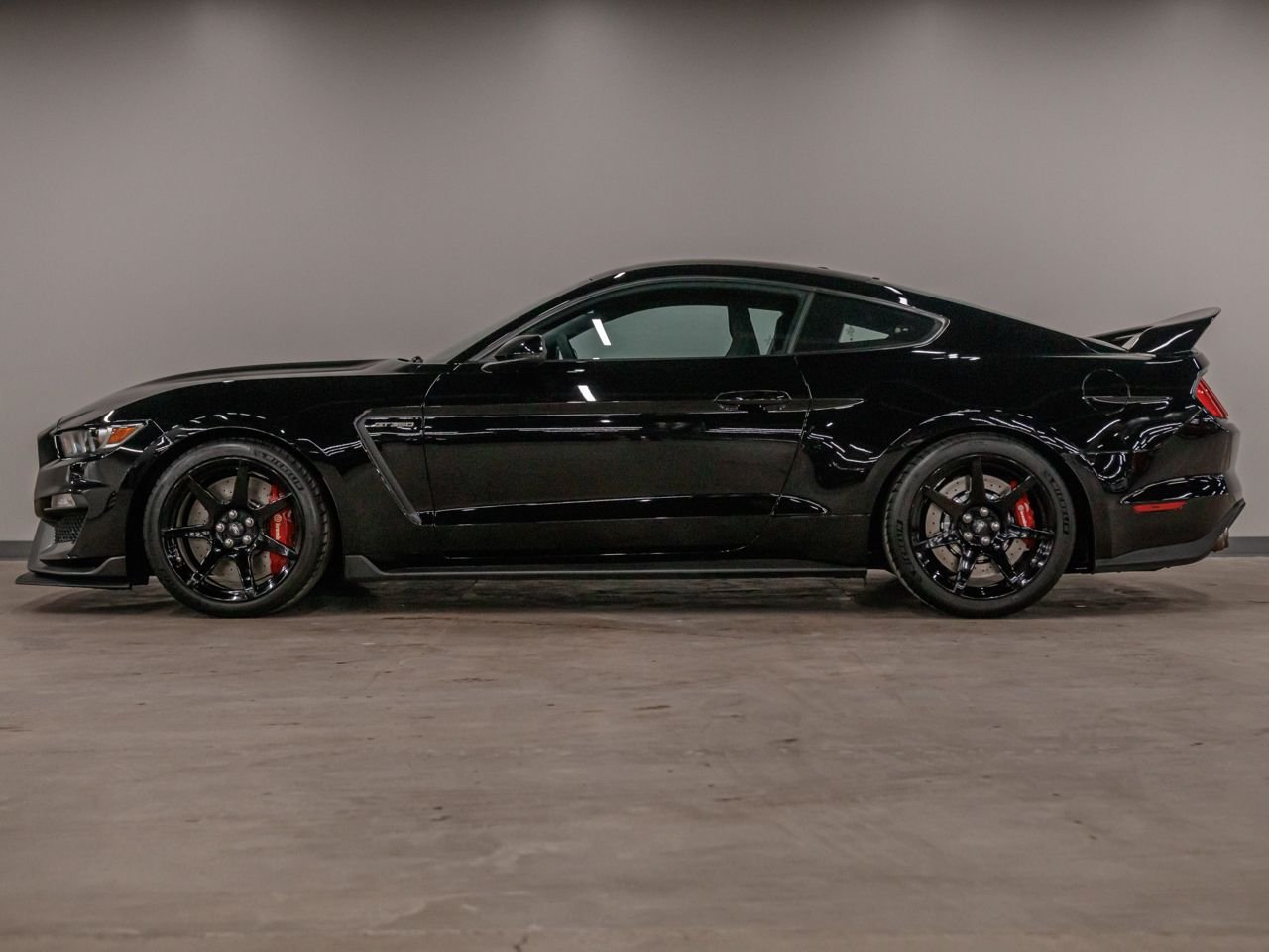 2018 Ford Mustang - Super-clean track-ready 2018 Mustang GT350R FS NY Triple Black with Marlboro Livery - Used - VIN WF0DP3TH2H4124305 - 9,800 Miles - 8 cyl - 2WD - Manual - Coupe - Black - Nyc, NY 11694, United States