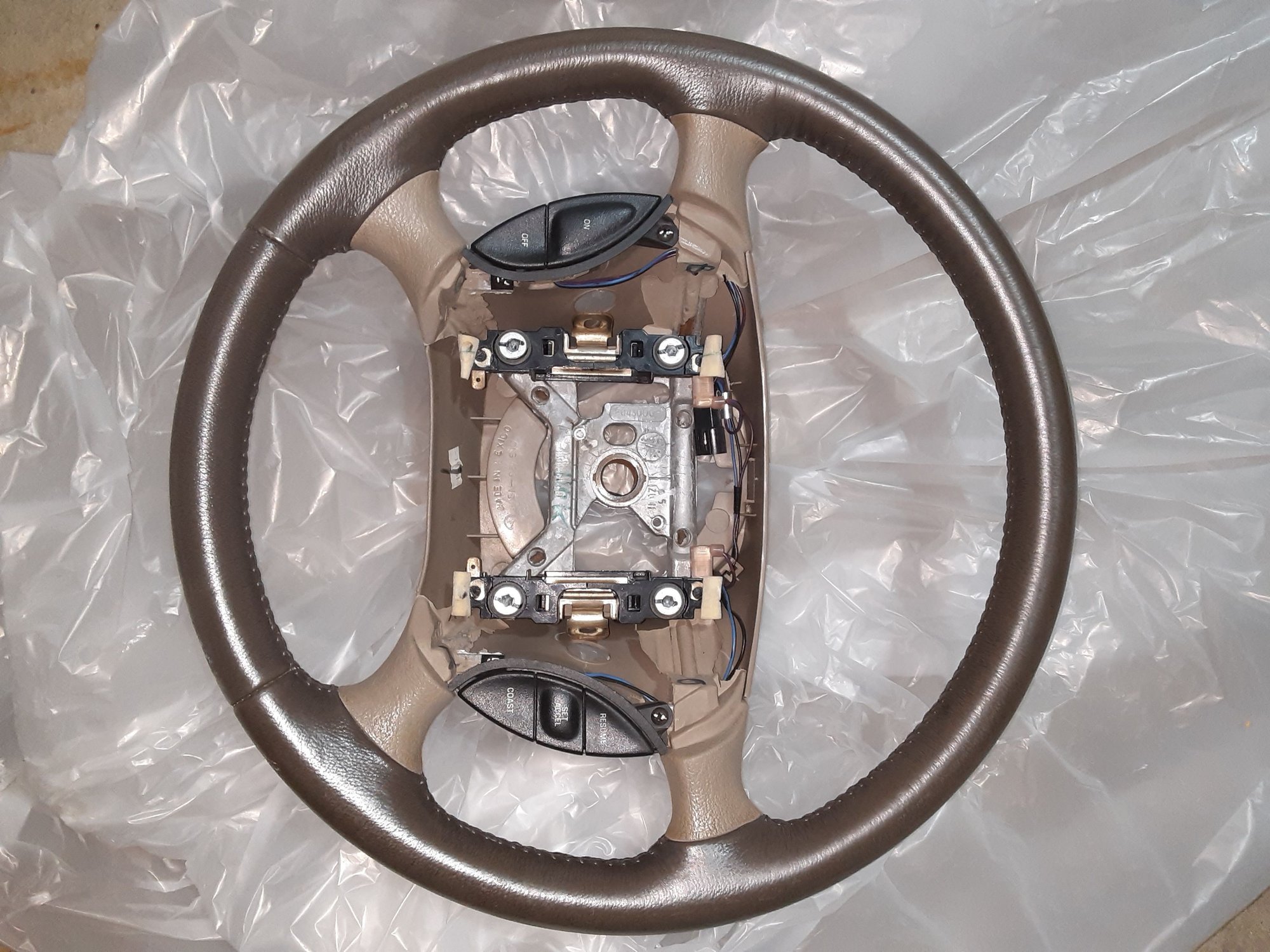 Steering/Suspension - 2004 Leather Steering Wheel - Excellent Condition - Medium Parchment... - Used - 1999 to 2004 Ford Mustang - Yorkville, IL 60560, United States