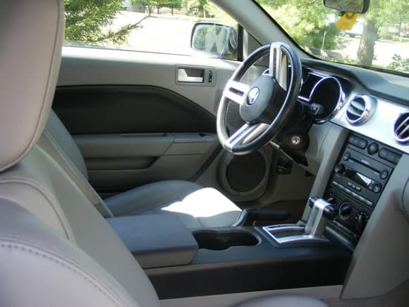 06 Mustang GT Cockpit