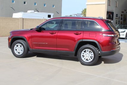 2023 JEEP RAND CHEROKEE LORADO, 600 MI MAY TRADE