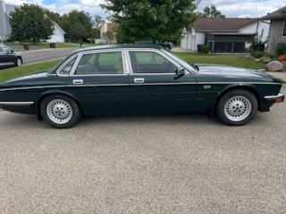 1988 JAGUAR 4 DOOR - NO RUST - RUNS GREAT