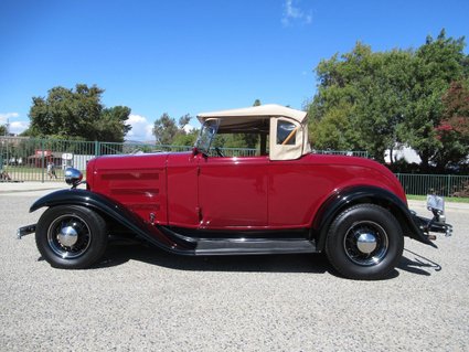 1932 Ford Deluxe Model 18 Roadster Hot Rod