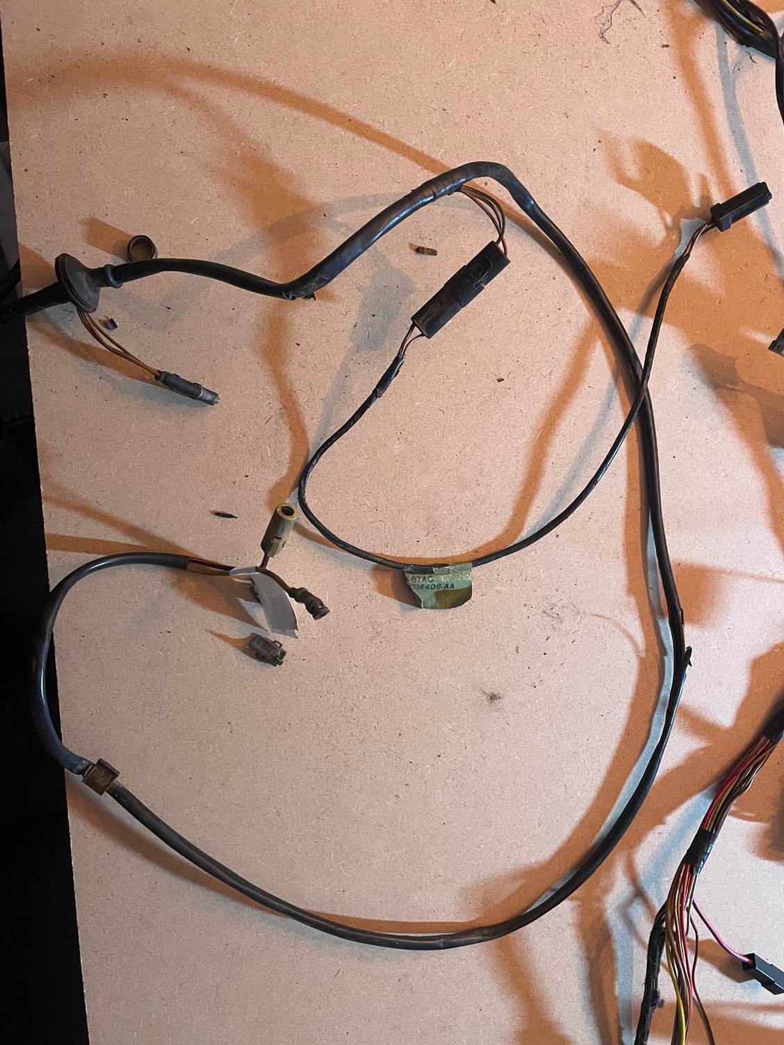 Bottom two connections are what I believe to be for the fuel pump.  Other connectors are the ones I can�t identify on drawing although think the 3-pin connectors for fuel sender unit.