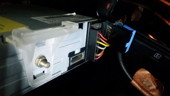 Back of the cd player, the blue plug fits but is it correct??