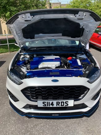 Unusual to see a modified Mondeo, very smart engine bay on this one!