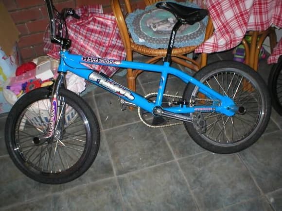 My 11 year old haro blamo mid skool bmx. mint. still original and vvg condition with just a few scratches. Only bad points are scuffed brake leavers after i turned the bike upside down forget'n i was on concrete. Decals faded on 1 side due to sat in a room for a long time in the sun light.
Any 1 interested in buying this mint mid skool bike let me know. Cost me £575 11 years ago. Will be worth  a fair bit in a few years if looked after like i have.