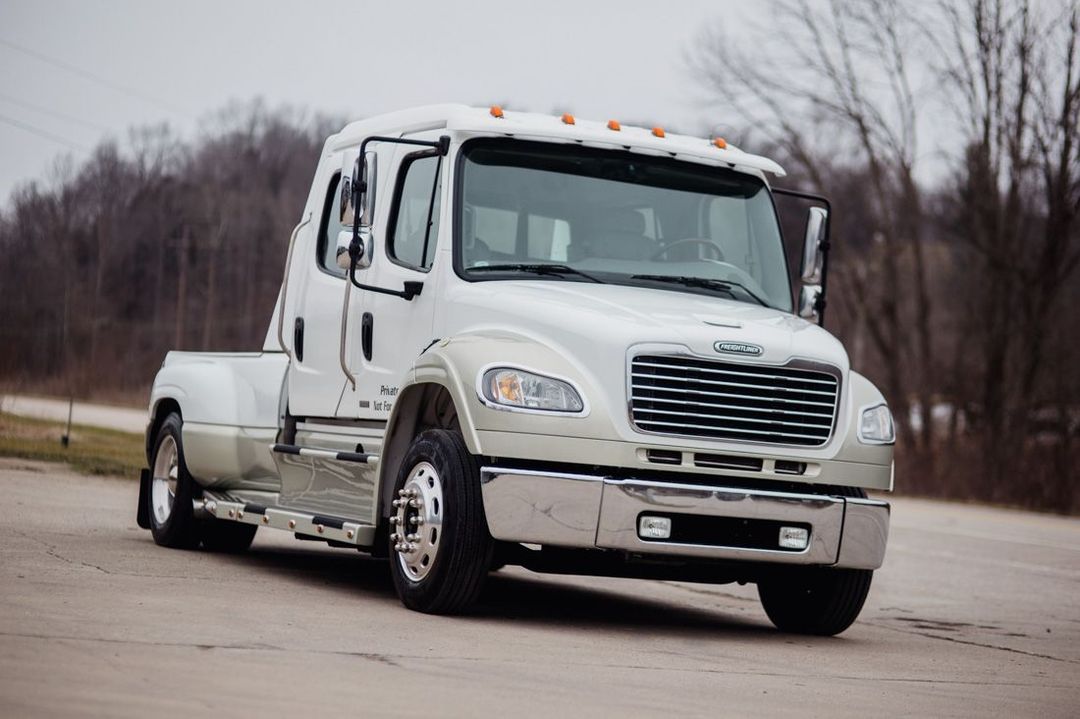 2007 FREIGHTLINER SPORT TRUCK MERCEDES 330HP for Sale in BLOOMINGTON
