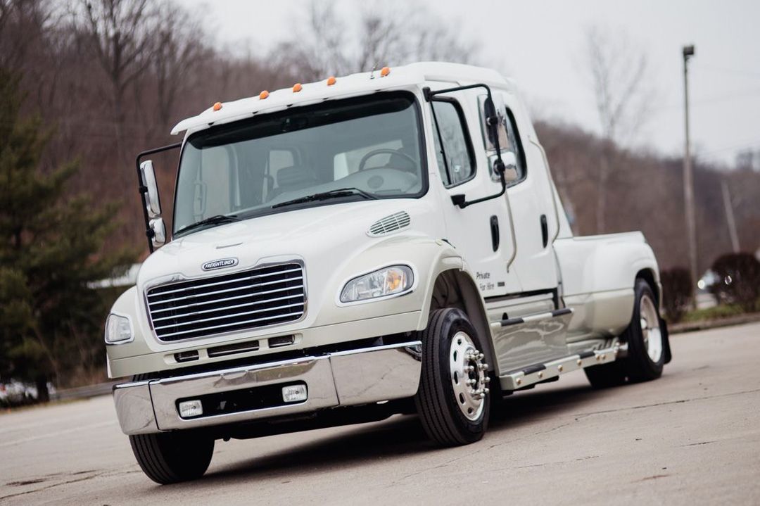 2007 FREIGHTLINER SPORT TRUCK MERCEDES 330HP for Sale in BLOOMINGTON