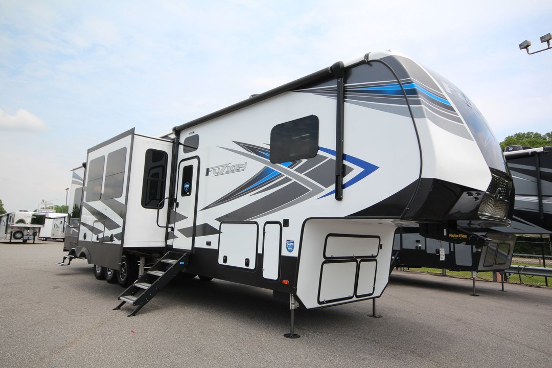 2020 Keystone RV Fuzion Z41920 Fifth Wheel Toy Hauler for Sale in ...