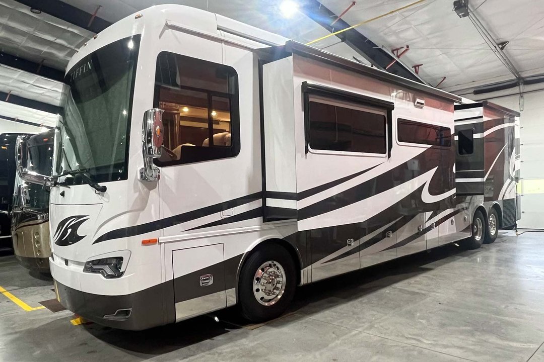 2021 Tiffin Allegro Bus XSP Quad Slide for Sale in ROSSVILLE, GA