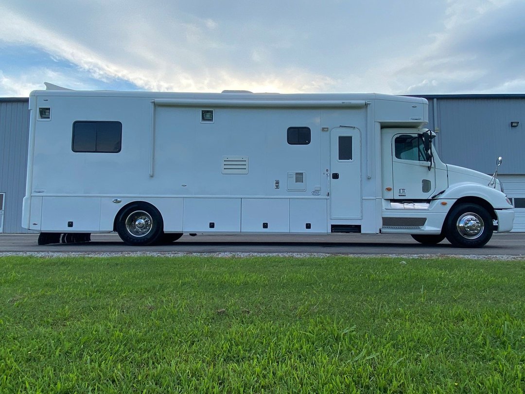 2007 ShowHauler Freightliner Motorhome Rear Bedroom for Sale in Paducah, KY RacingJunk