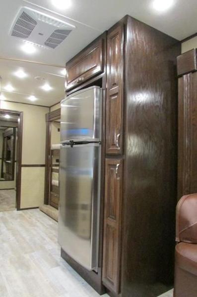 2020 Showhauler 5 Slides Bunk Beds 35QFSSL-B Class A RV for Sale $0