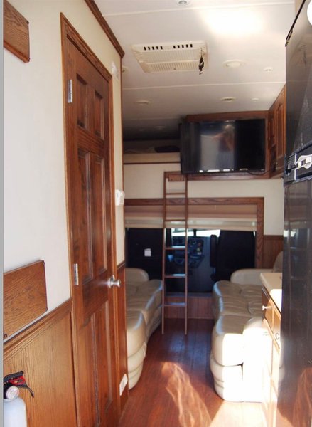 2008 Freightliner 14’ Titan Toterhome for Sale $89,990
