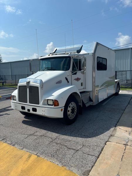 1998 Kenworth Toterhome  for Sale $43,000 